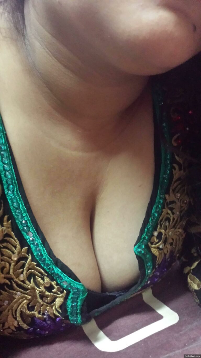 Indian mature aunt leaked image