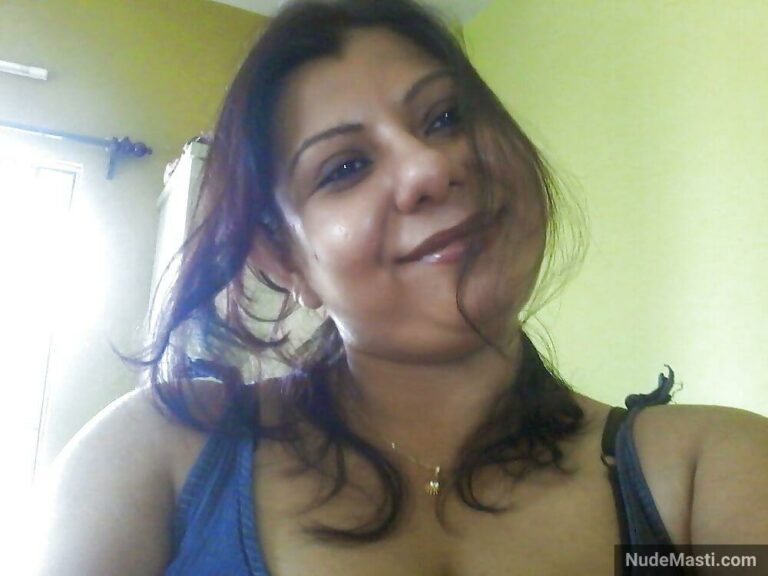 uttarpradhesh milf ready to show her tits