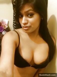 Sexy south Indian college girl hot selfie in bra